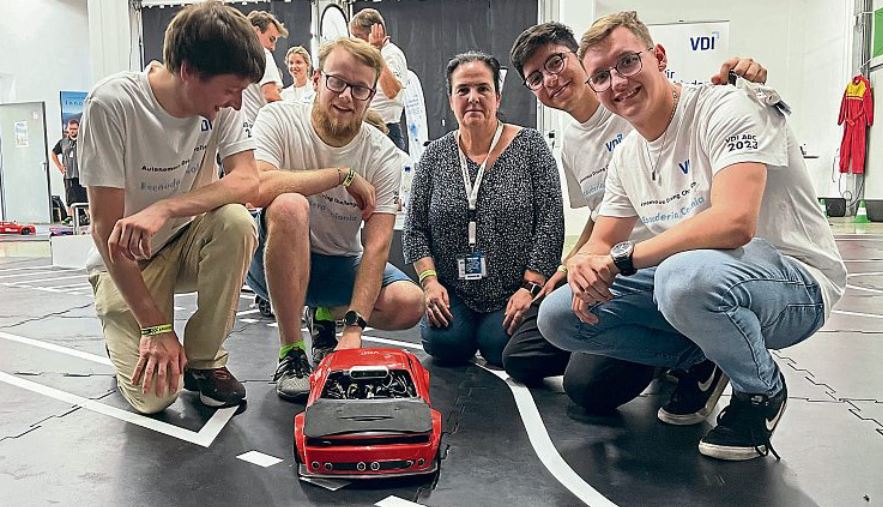 Premiere: Team „Escuderia Colonia“ der TH Köln bei der Autonomous Driving Challenge (ADC) des Vereins Deutscher Ingenieure (VDI)